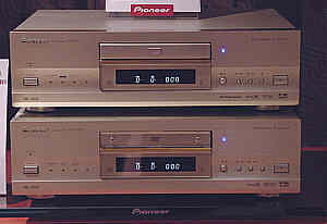 Hki2000-PioneerDVD-A939A.jpg (8786 bytes)