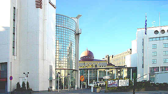 HkiHifimessutRadisson.jpg (27386 bytes)